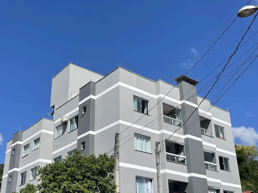 Condomínio com fachada revitalizada, outro ângulo
